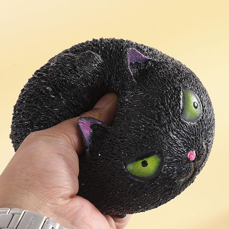 "Stresslindrande boll i kattskepnad, söt och mjuk med olika färger - perfekt för avkoppling och stressreduktion."