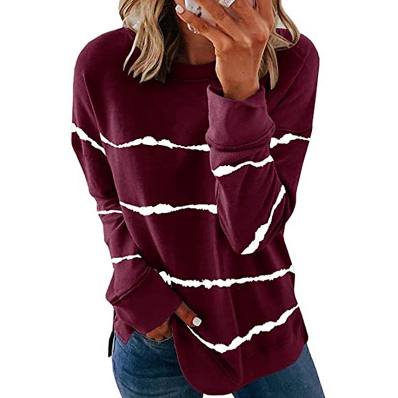 "Tie-dye randig unisex långärmad t-shirt i bomull med rund hals och färgglatt mönster, perfekt för avslappnad stil."