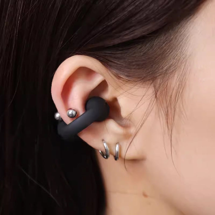 Trådlösa in-ear Bluetooth hörlurar med benledning, IP68 vattentäta, svart finish, ergonomisk design för sport och vardag.