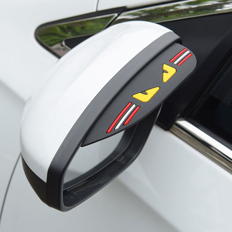 "Transparent PVC visirskydd för backspeglar, robust och flexibel, skyddar mot regn och förbättrar sikt vid körning."