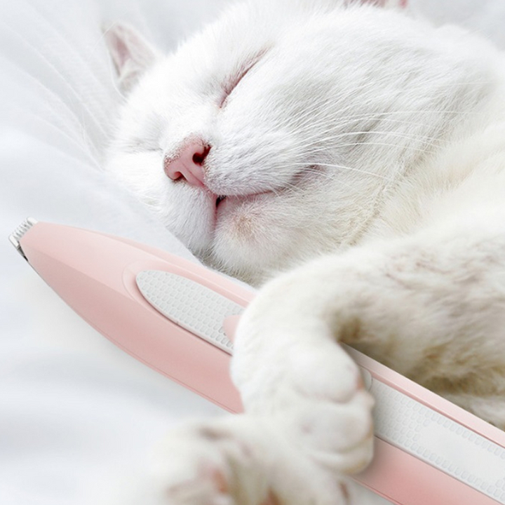 "Tyst rakapparat för djurhår i snygga färger: grön, rosa, vit. Kompakt design, perfekt för husdjursvård och trimming."