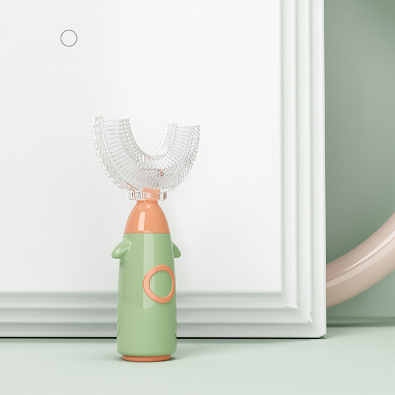 "U-formad manuell tandborste för barn i färgglad design med 360° rengöring, tillverkad i säker silikon för god munhygien."