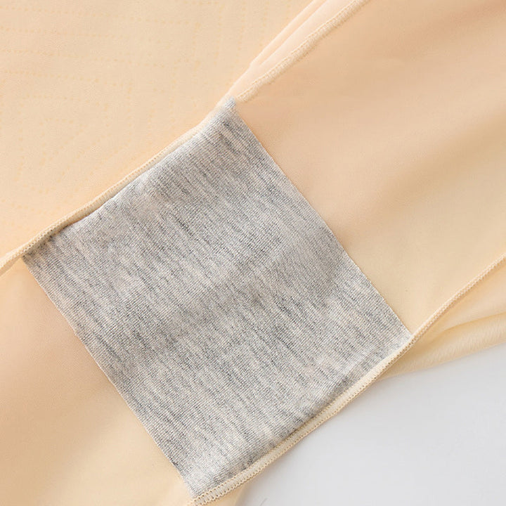 "Ultraslimma höjande trosor, hög midja, i beige, ger magkontroll och sömlös passform för en elegant siluett."