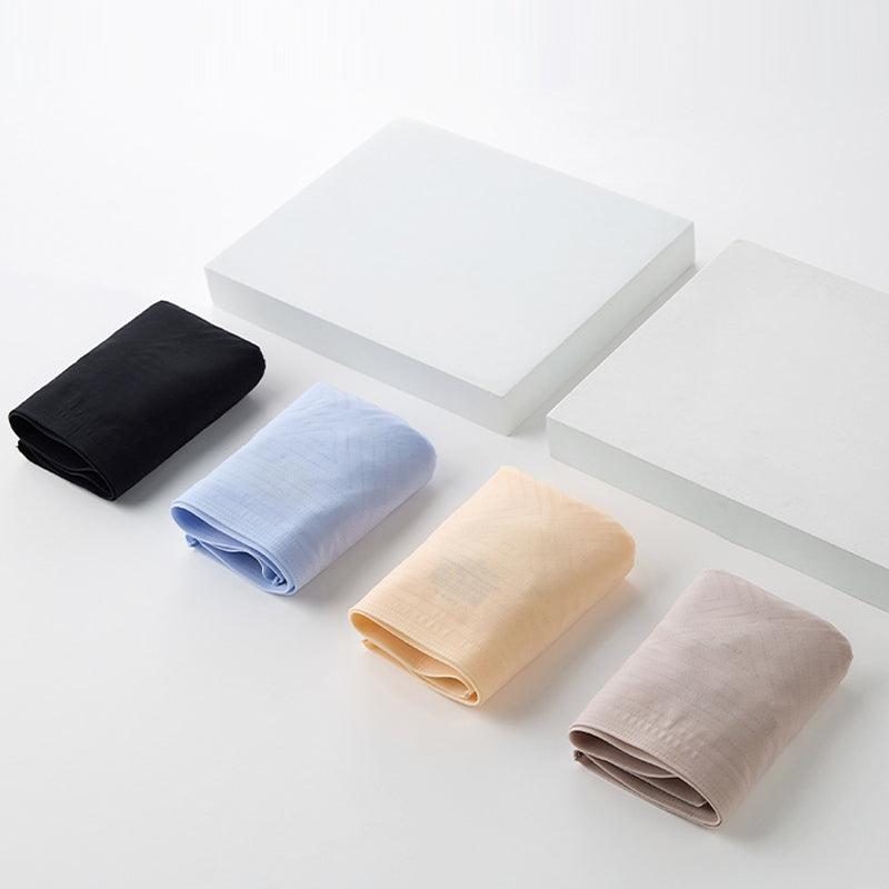 "Ultraslimma höjande trosor, hög midja, i beige, ger magkontroll och sömlös passform för en elegant siluett."