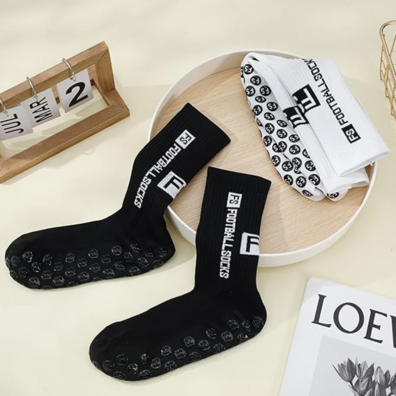 Unisex halkfria fotbollsstrumpor, ergonomisk design i svart färg för stabilitet och komfort på planen, storlek 38-45.