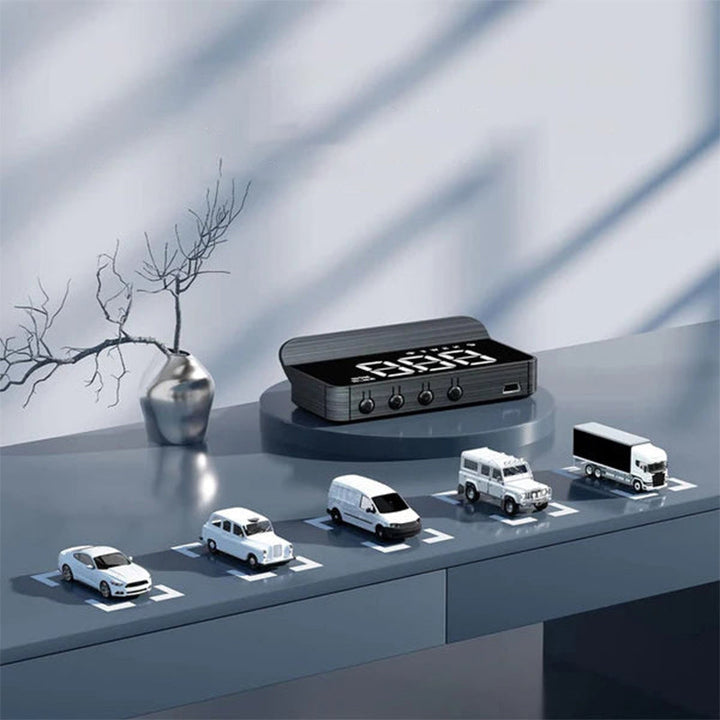 "Universal holografisk hastighetsmätare projicerad på vindruta, modern design för bilinteriör, enkel installation."