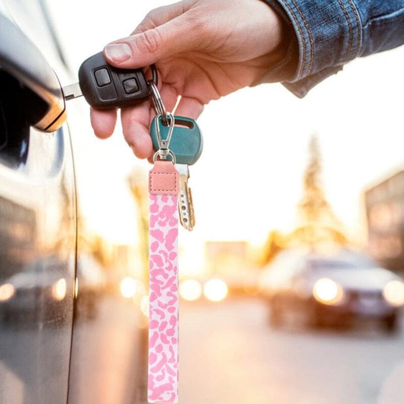 "Universell leopardmönstrad korsväska för mobil, brun och rosa toner, justerbar rem för stil och säkerhet."