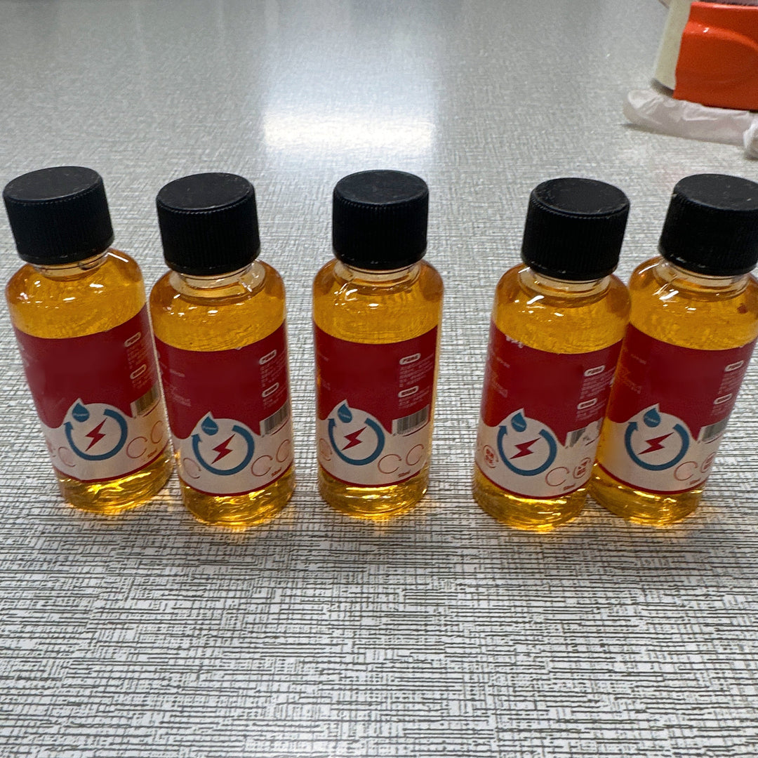 "Universellt växttillägg ökar växttillväxten; klar vätska i liten 50ml flaska, perfekt för alla typer av växter."