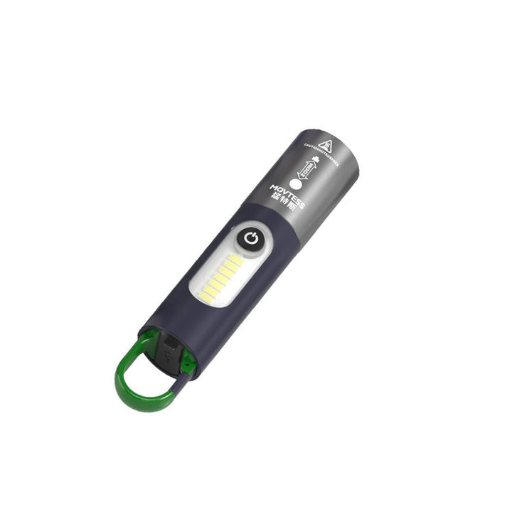 "Uppladdningsbar LED-ficklampa med svart aluminiumkropp, bred strålkastare och krok, perfekt för utomhusbruk."