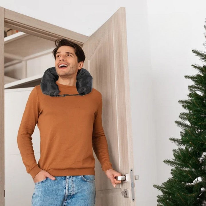 "Uppstoppningsbar resekudde i slitstarkt nylon, stilren och utrymmesbesparande - perfekt för resor och äventyr."