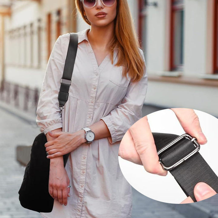 "Uppstoppningsbar resekudde i slitstarkt nylon, stilren och utrymmesbesparande - perfekt för resor och äventyr."