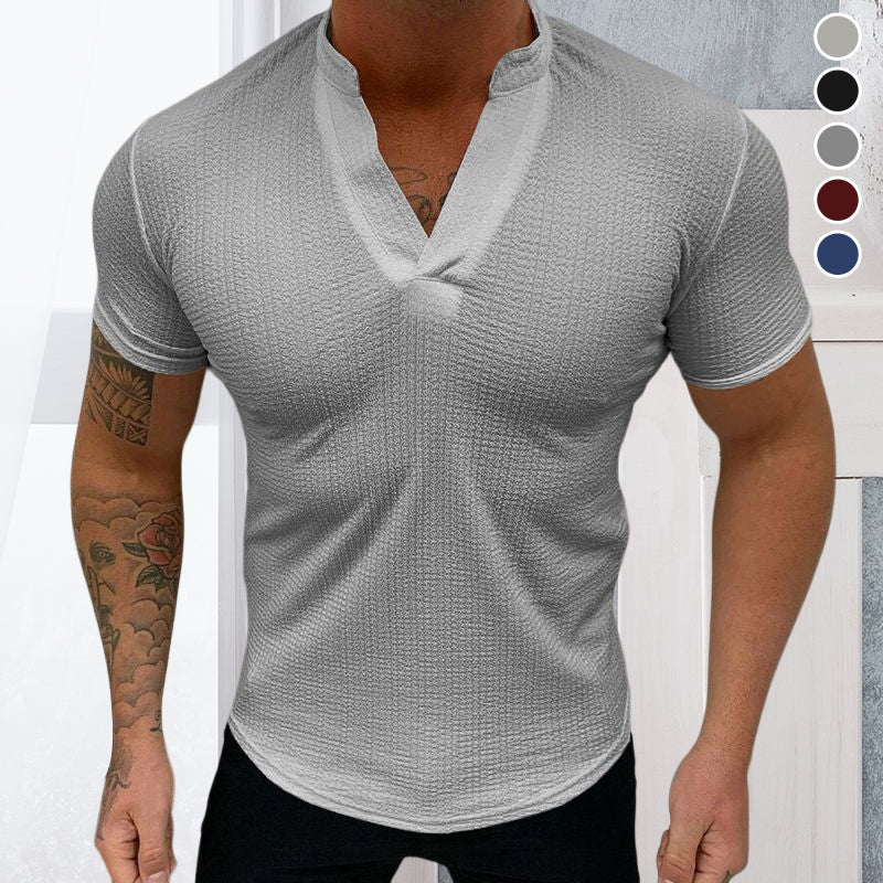 "V-ringad bomullst-shirt för män, flera färger, modern design, avslappnad och bekväm passform."