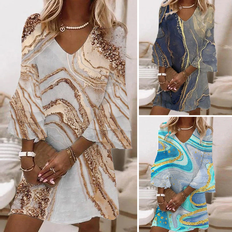 "Vacker sommarklänning med klockärmar, blommigt mönster, feminin och elegant design för kvinnor"