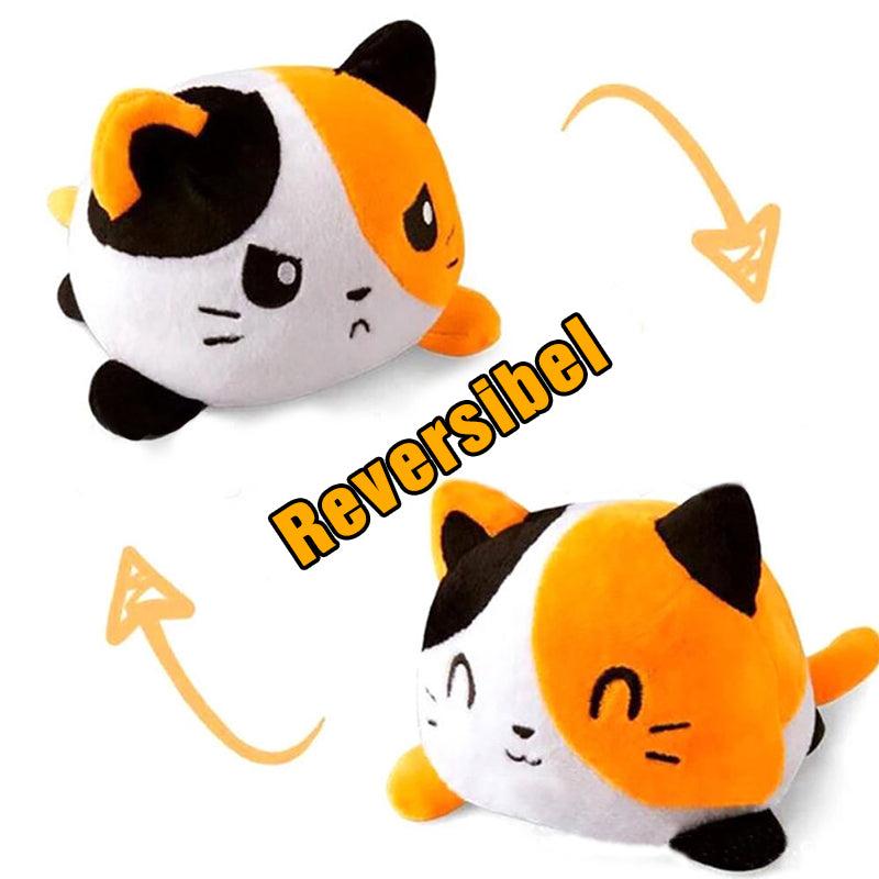 "Vändbar söt plyschleksak för barn, realistisk stil, mjuka pastellfärger, perfekt för lek eller dekoration."