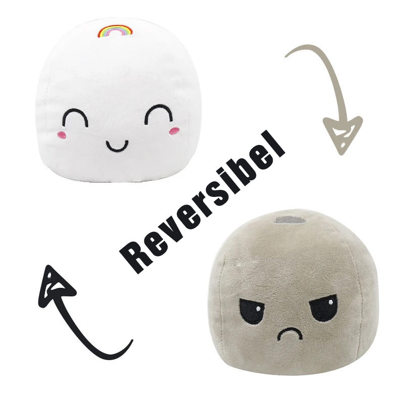 "Vändbar söt plyschleksak för barn, realistisk stil, mjuka pastellfärger, perfekt för lek eller dekoration."