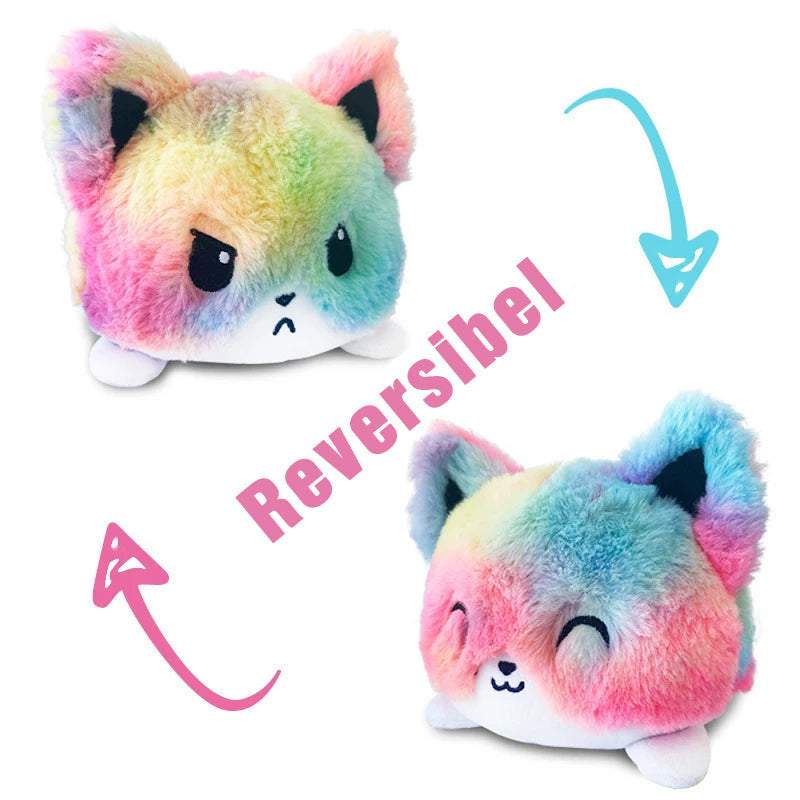"Vändbar söt plyschleksak för barn, realistisk stil, mjuka pastellfärger, perfekt för lek eller dekoration."