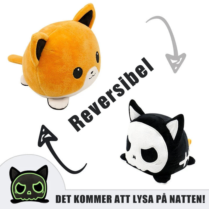 "Vändbar söt plyschleksak för barn, realistisk stil, mjuka pastellfärger, perfekt för lek eller dekoration."