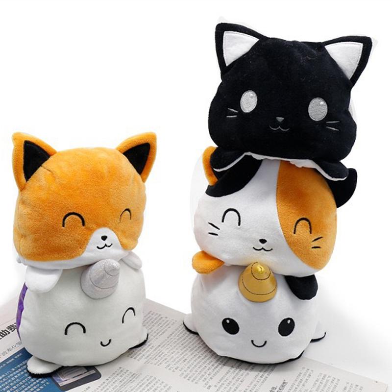 "Vändbar söt plyschleksak för barn, realistisk stil, mjuka pastellfärger, perfekt för lek eller dekoration."