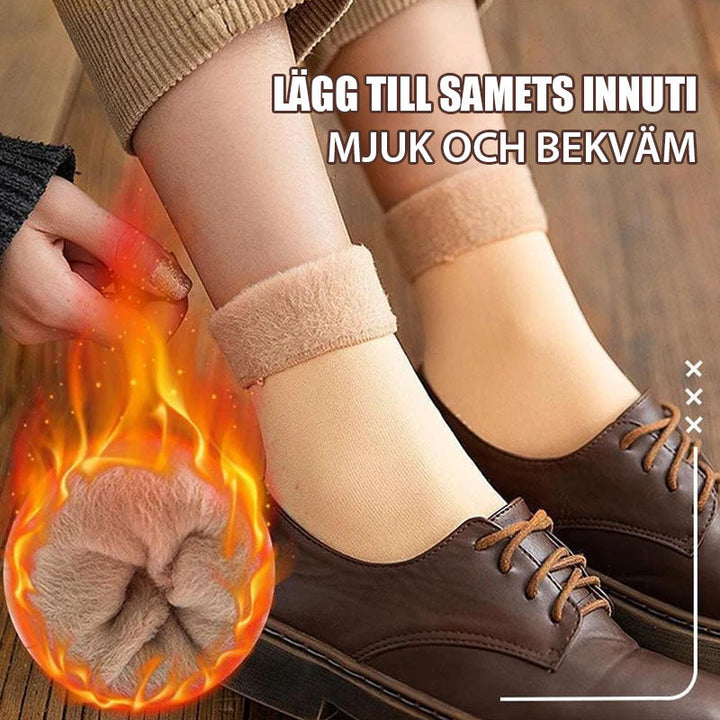 Värmande vinterstrumpor för kvinnor i mjukt sammet med fluffigt innerfoder och universell passform, grå färg.