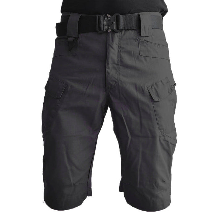 "Vattentåliga herrvandrarshorts med flera fickor, elastiskt midjeband och förstärkt tyg i grön färg, främre vy."