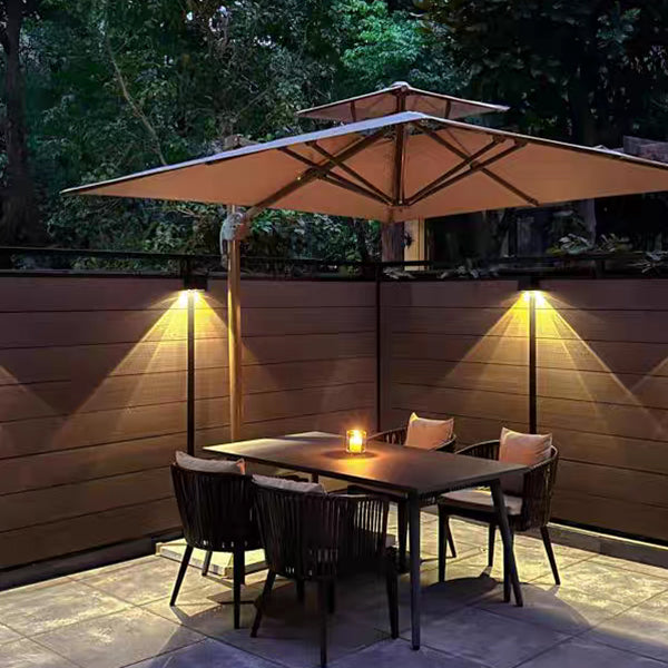 Vattentät LED-solvägglampa, IP65, utomhusbelysning, automatisk sensor, elegant design för dörrar och trädgårdar.