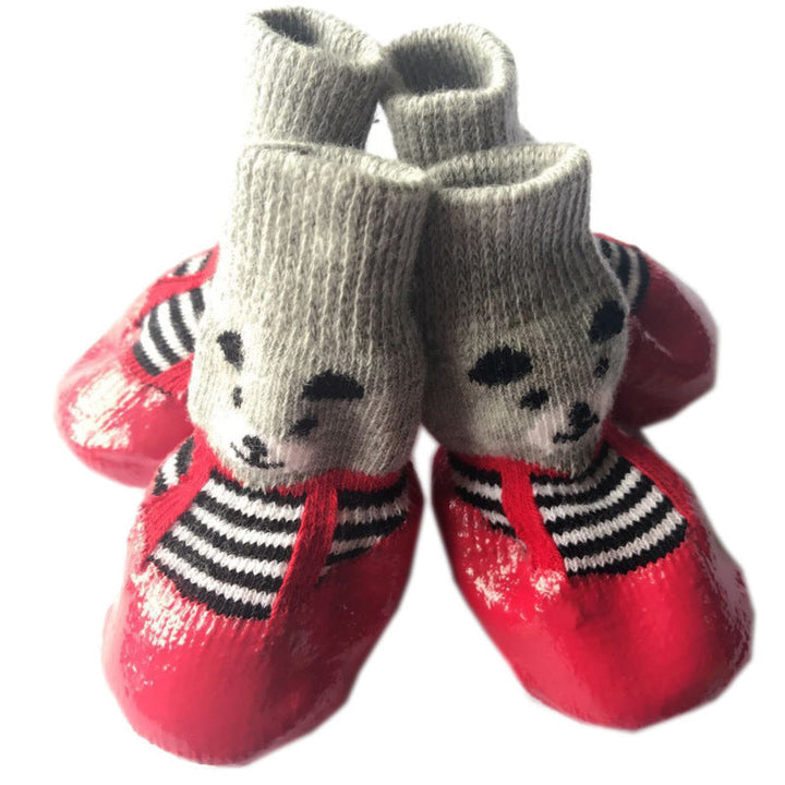 "Vattentäta halkfria hundskor i flera färger, andningsbara med halkfri sula, ger skydd och stil åt husdjurens tassar."