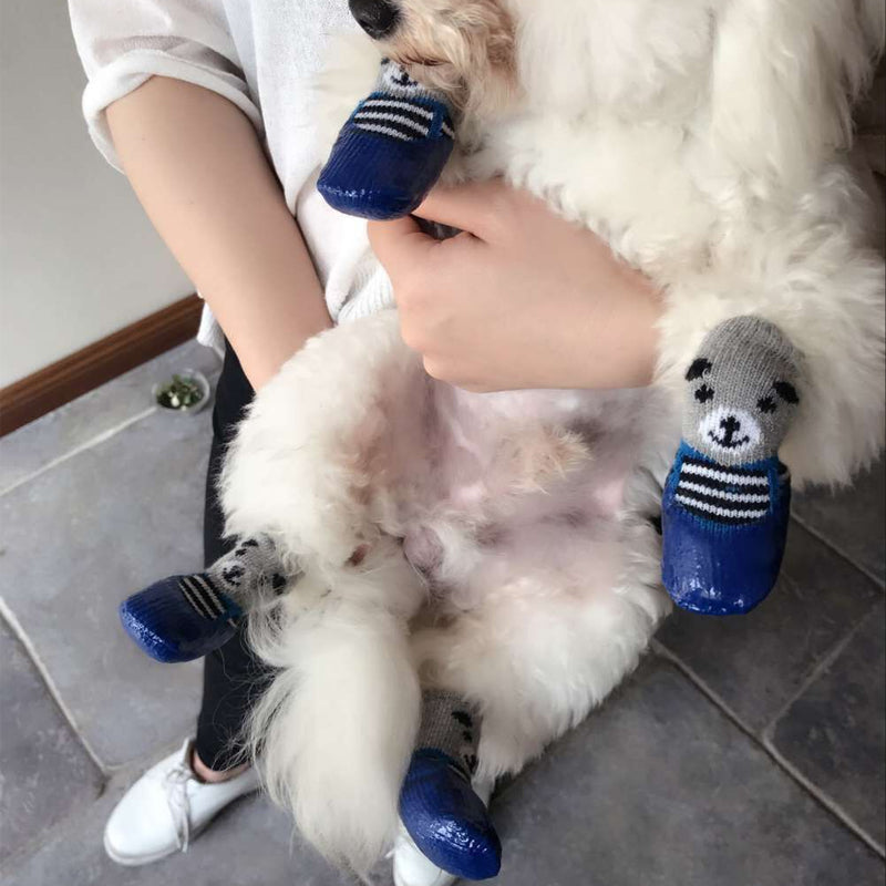 "Vattentäta halkfria hundskor i flera färger, andningsbara med halkfri sula, ger skydd och stil åt husdjurens tassar."