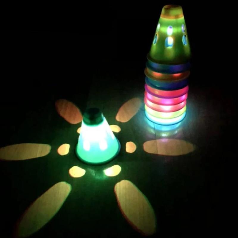 "Vattentäta LED-lampor för tältpinnar i färgskiftande design, kompakt form, optimal för nattbelysning, utomhusbruk."