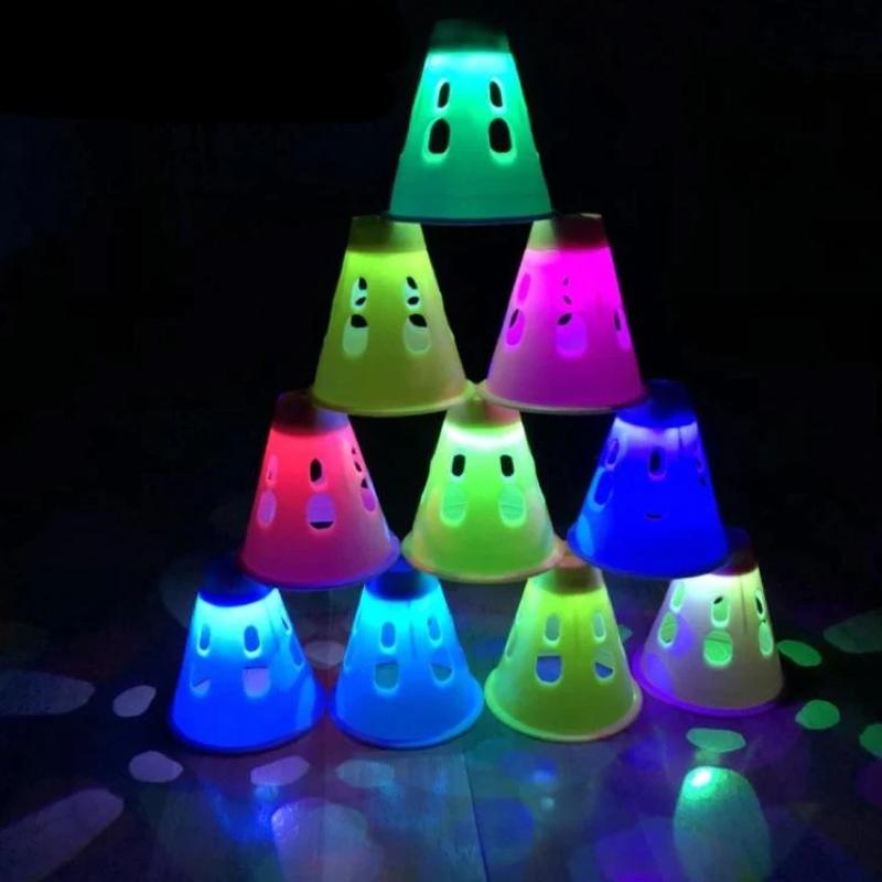 "Vattentäta LED-lampor för tältpinnar i färgskiftande design, kompakt form, optimal för nattbelysning, utomhusbruk."