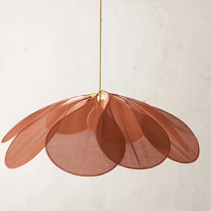Vintage blommig taklampa i tyg. Hängande lampa med mjukt ljus.