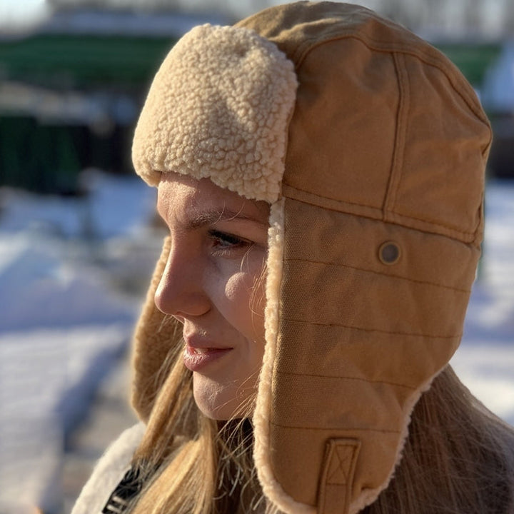 Vintermössa i fleece med öronskydd för herr och dam, varm och trendig, finns i brun, grön, marinblå och svart.