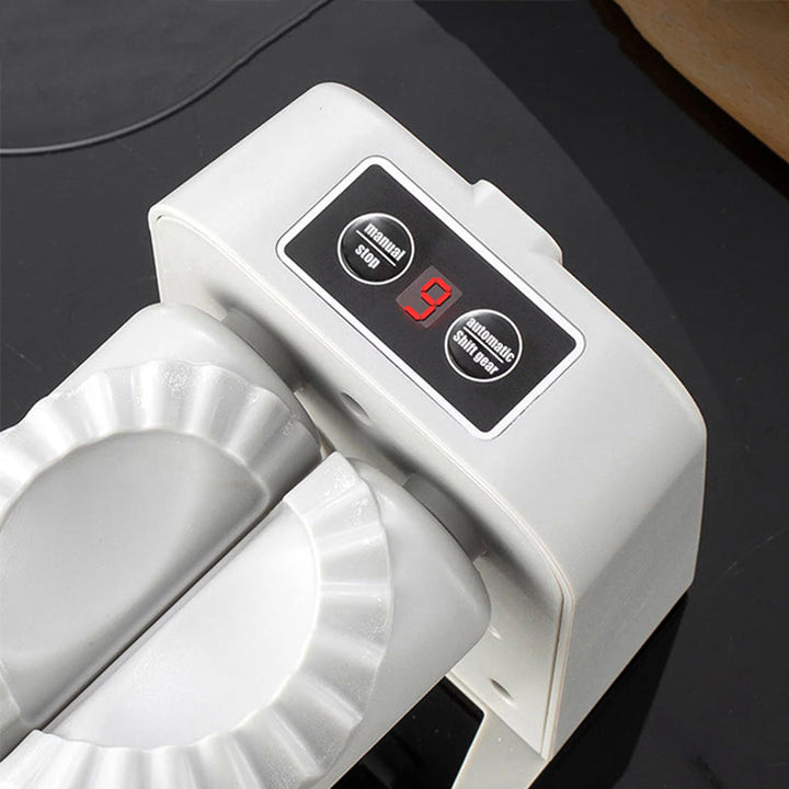 "Vit elektrisk dumplingsmaskin i modern design, USB-uppladdningsbar, köksprodukt för snabb och enkel dumplingstillverkning."